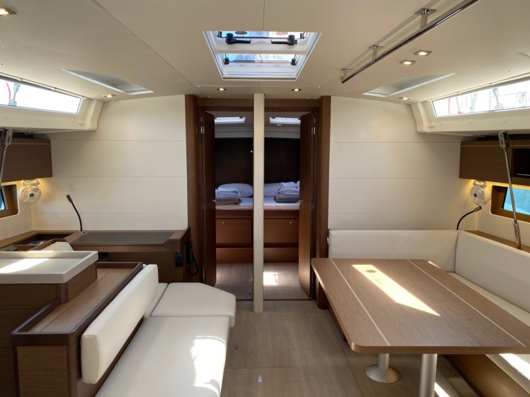 Hire Sailboat Bénéteau with a boat licence