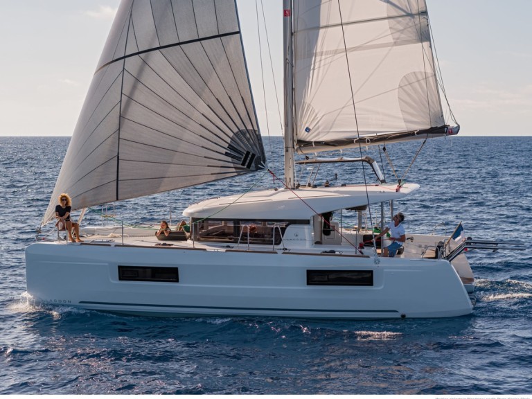 Catamaran to hire Seget Donji at the best price