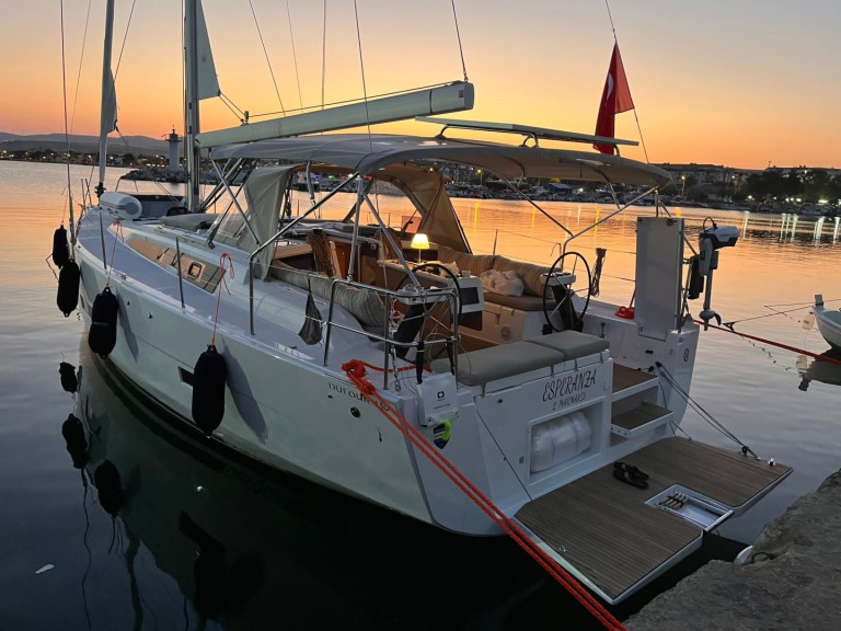 Sailboat to hire Adaköy at the best price