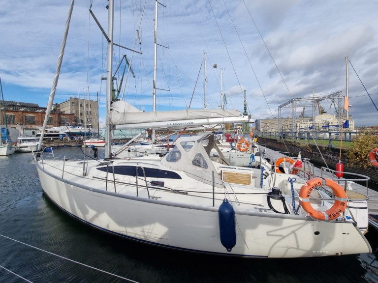 Charter a Delphia Delphia 40.3 in Gdańsk on Samboat