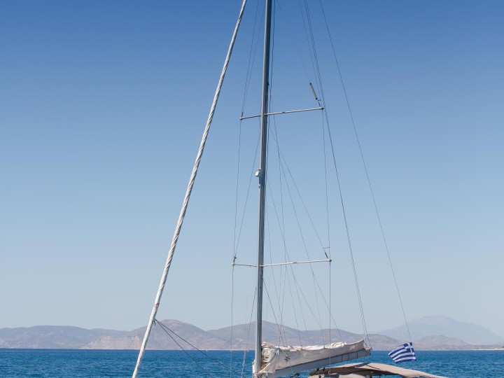 Hire a Jeanneau Sun Odyssey 440 Alimos