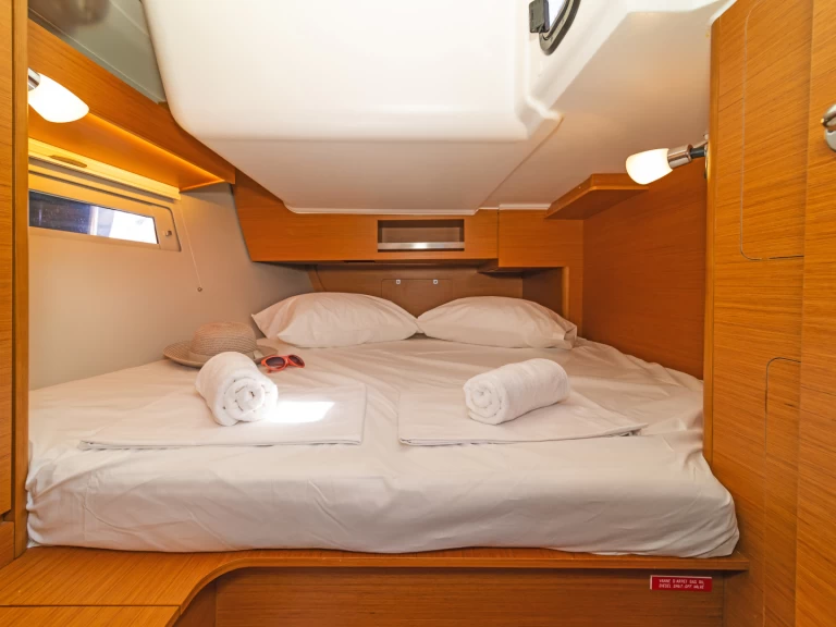 Sailboat to hire Lefkáda at the best price