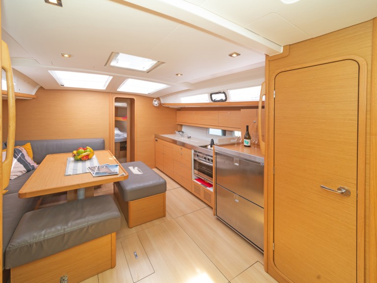 Sailboat to hire Lefkáda at the best price