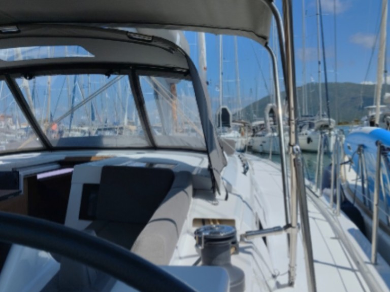 Yacht hire Lefkáda cheap Dufour 470