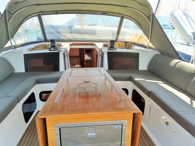 Charter a Dufour Dufour 560 Grand Large in Lefkáda on Samboat