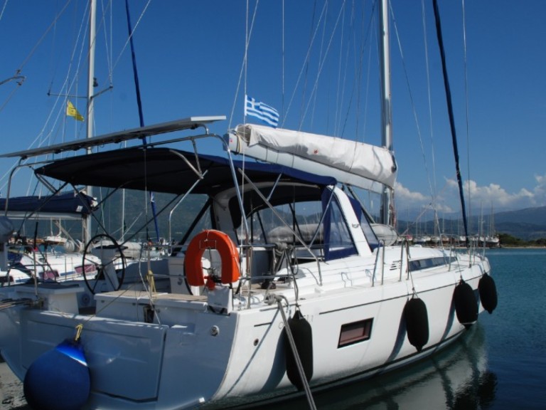 Hire Sailboat with or without skipper Bénéteau Lefkáda