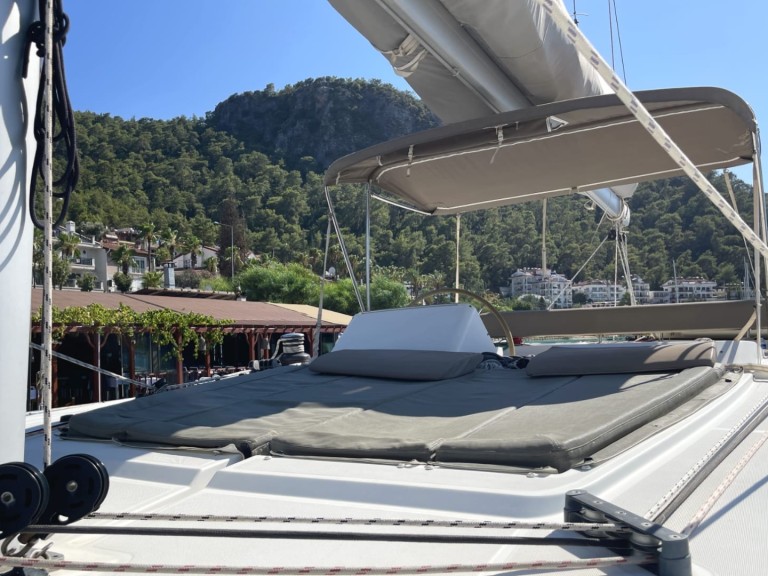 Hire a Lagoon Lagoon 450 F Alimos