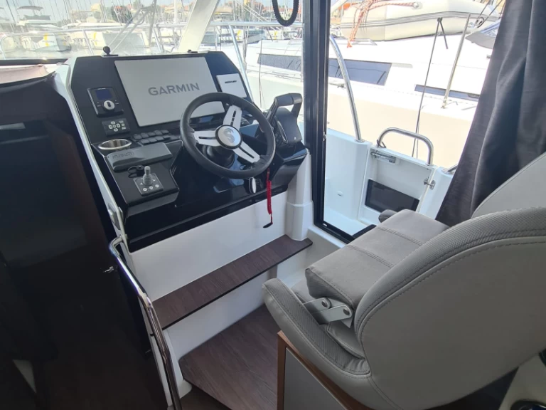 Charter a Bénéteau Antares 11 FLY in Šibenik on Samboat