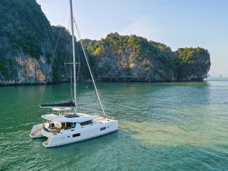 Catamaran to hire Seget Donji at the best price
