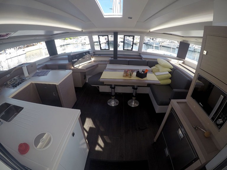 Hire Catamaran Fountaine Pajot with a boat licence