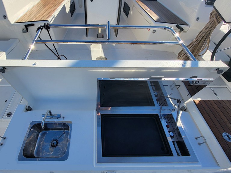 Yacht hire Šibenik cheap Dufour 470