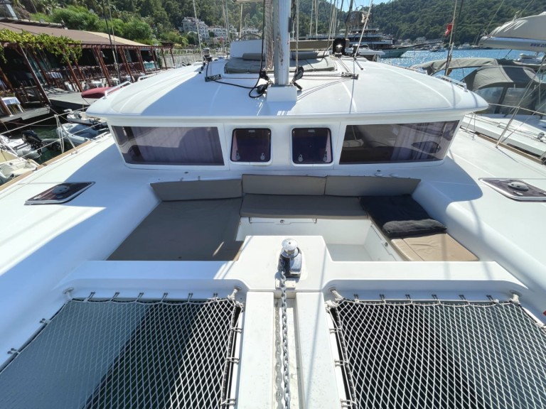 Catamaran to hire Alimos at the best price