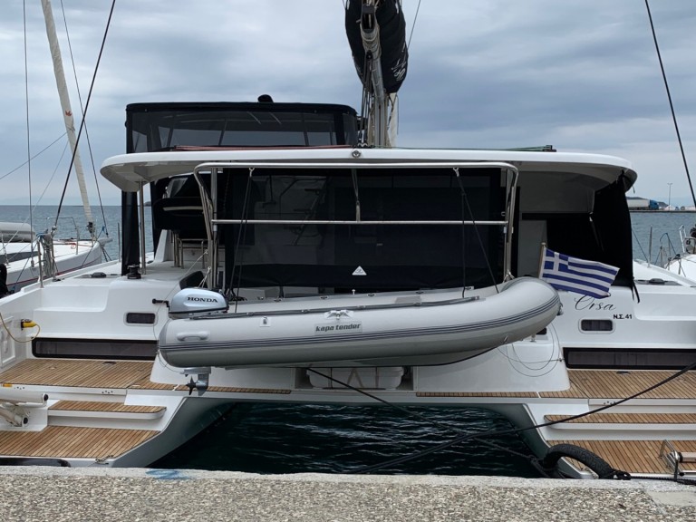 Hire Catamaran Lagoon with a boat licence