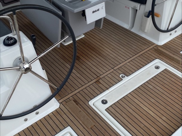 Yacht hire Alimos cheap Oceanis 41.1