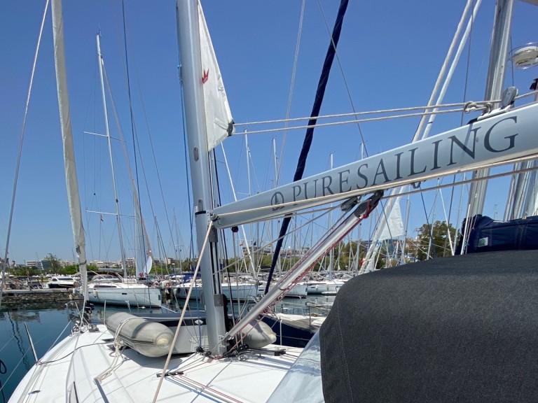 Charter a Bénéteau Oceanis 41.1 in Alimos on Samboat