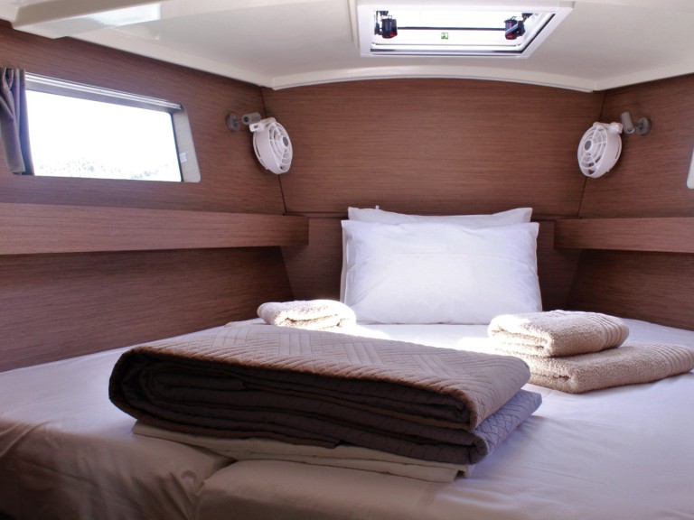 Sailboat to hire Skiathos at the best price