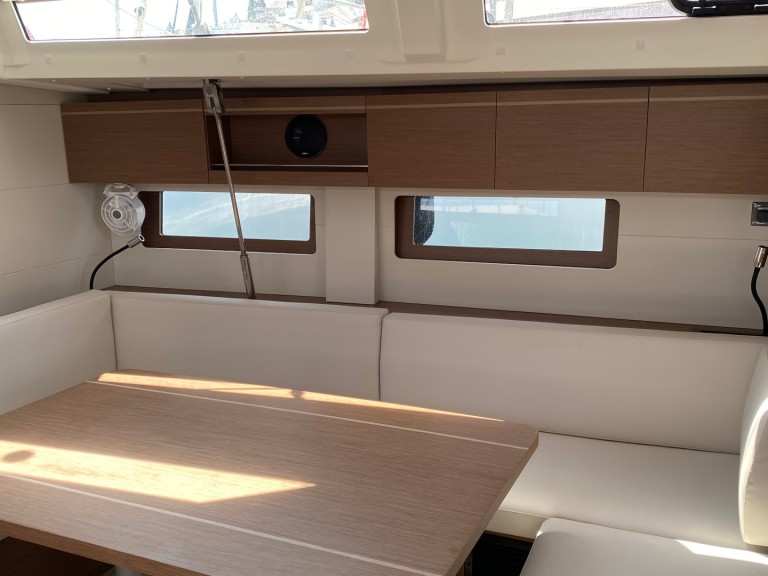 Charter a Bénéteau Oceanis 51.1 (AC, Gen, Watermaker) in Skiathos on Samboat