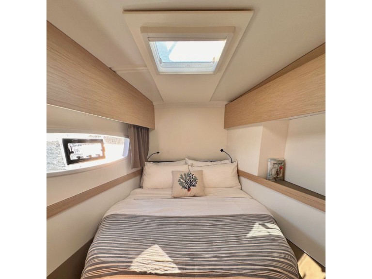 Hire a Fountaine Pajot Astrea 42 Portimão