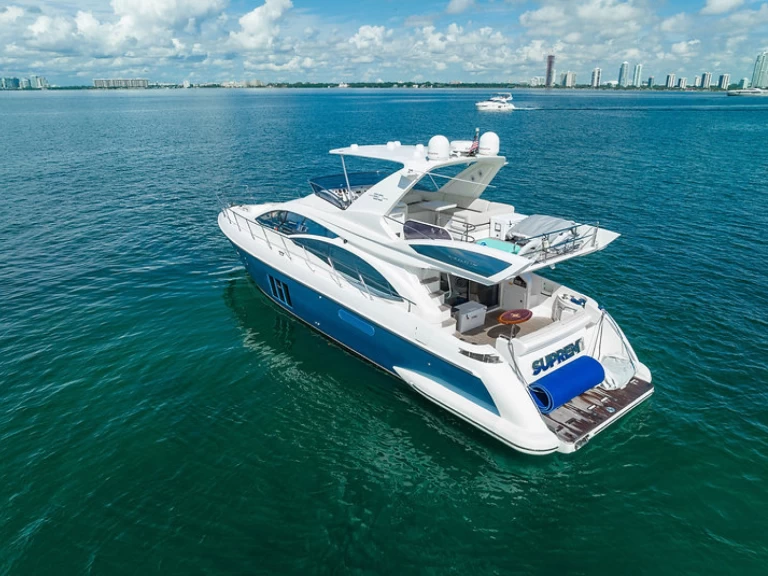 Charter a Azimut AZIMUT FLYBRIDGE 60 in Miami Beach on Samboat