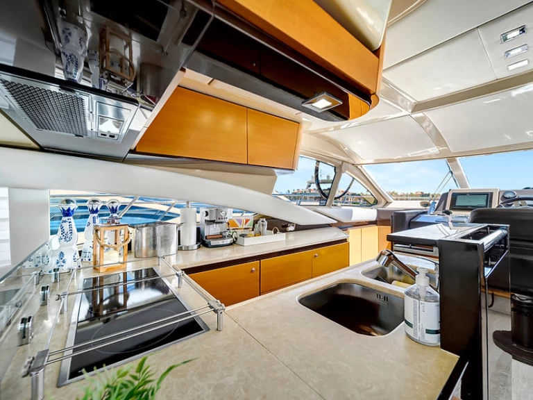 Hire Sailboat with or without skipper Azimut Miami Beach