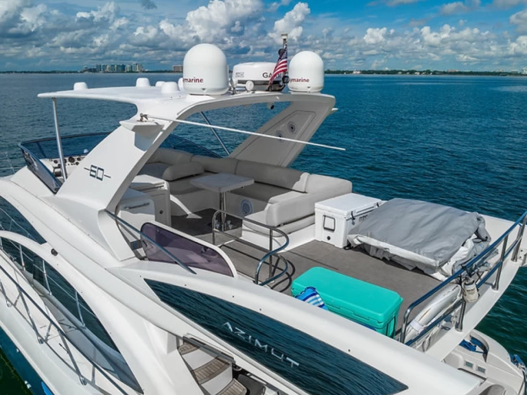 Sailboat to hire Miami Beach at the best price
