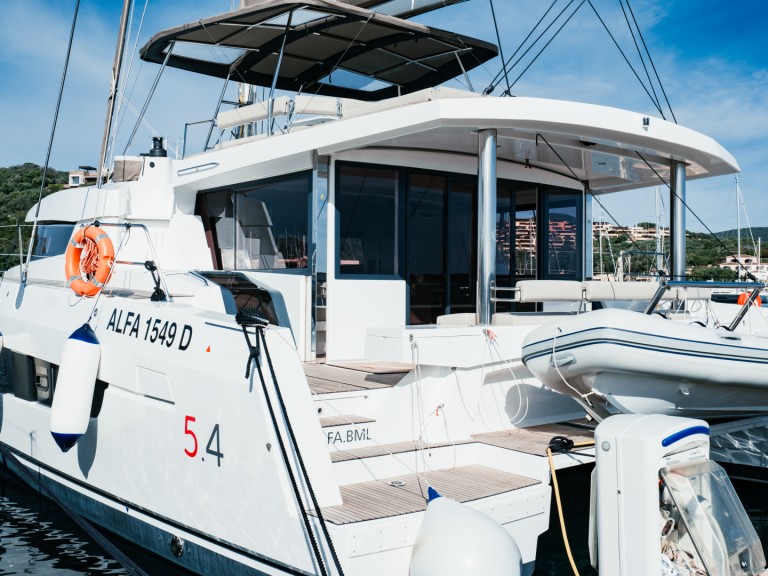 Yacht hire Furnari cheap Bali 5.4