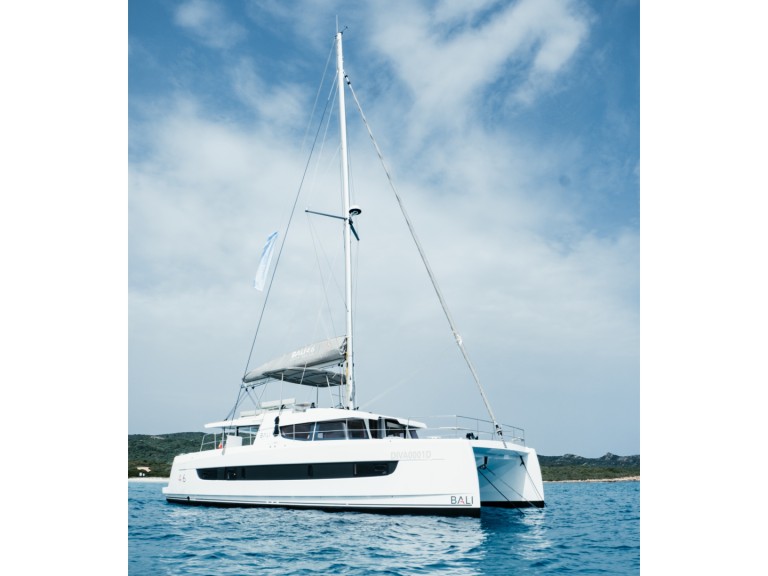 Yacht hire Furnari cheap Bali 4.6