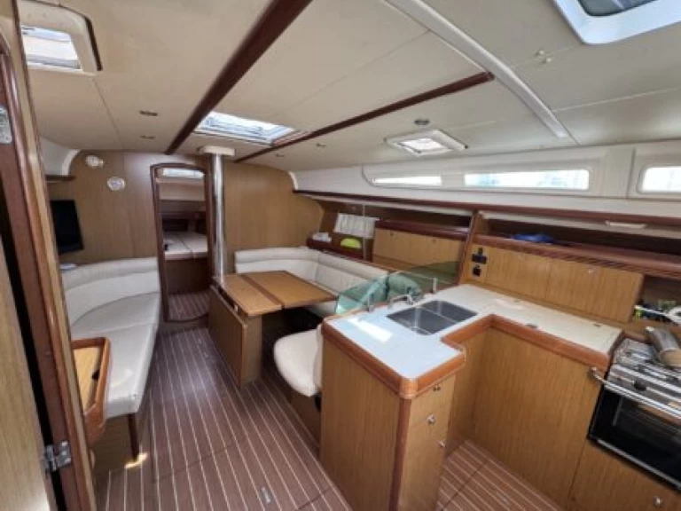 Hire Sailboat with or without skipper Jeanneau Le Marin