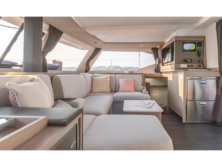 Charter a Fountaine Pajot Fountaine Pajot Isla 40  (Wm-Ac in dinette-Gen-Sol.Pan) in Castellammare del Golfo on Samboat