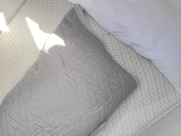 Hire Catamaran Fountaine Pajot with a boat licence