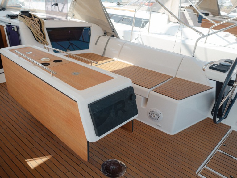 Yacht hire Skiathos cheap Dufour 430