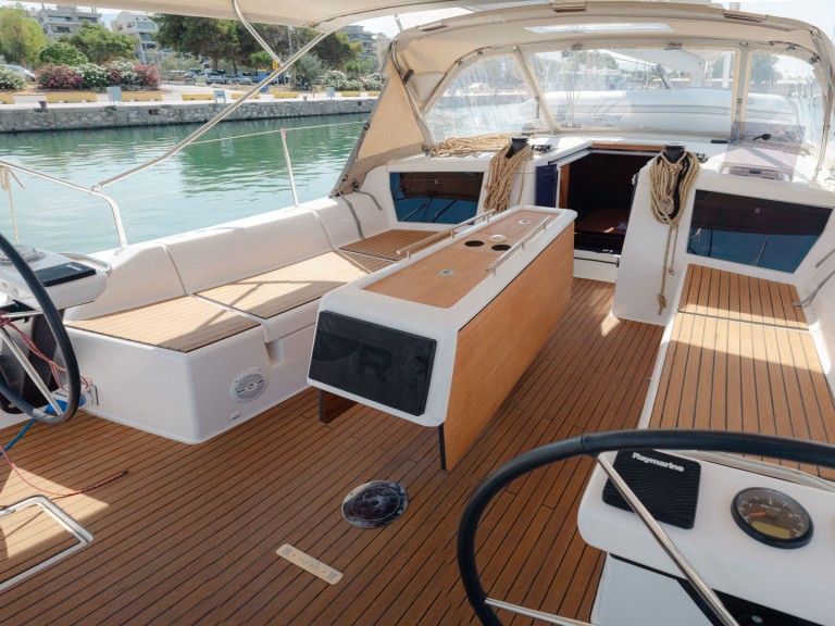 Charter a Dufour Dufour 430 in Skiathos on Samboat
