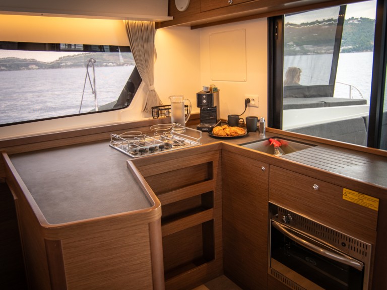 Yacht hire Skiathos cheap Lagoon 42