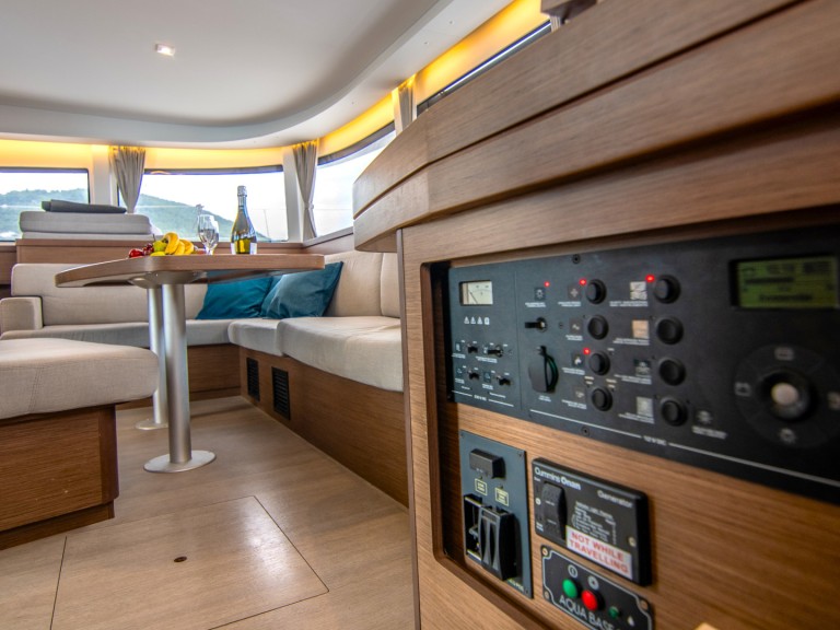 Yacht hire Skiathos cheap Lagoon 42