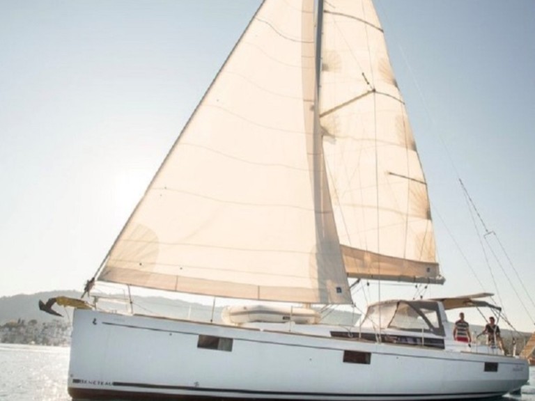 Hire a Bénéteau Oceanis 48 Skiathos
