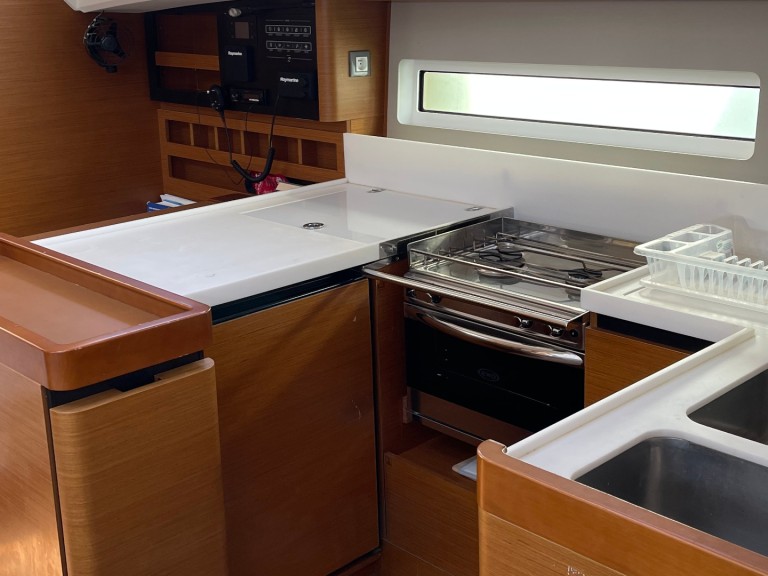 Charter a Jeanneau Sun Odyssey 440 in Skiathos on Samboat