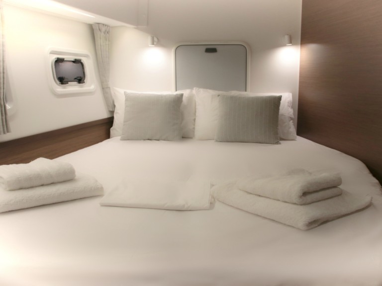 Catamaran hire in Alimos - Lagoon Lagoon 42