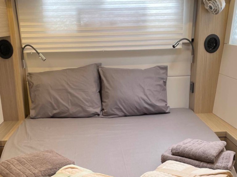 Yacht charter Piraeus - Lagoon Lagoon 51 on SamBoat