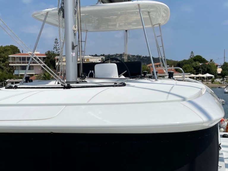 Hire Catamaran Lagoon with a boat licence