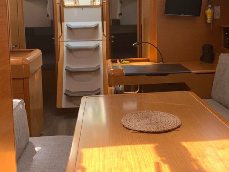 Yacht charter Skiathos - Jeanneau Sun Odyssey 519 (AC, Gen) on SamBoat