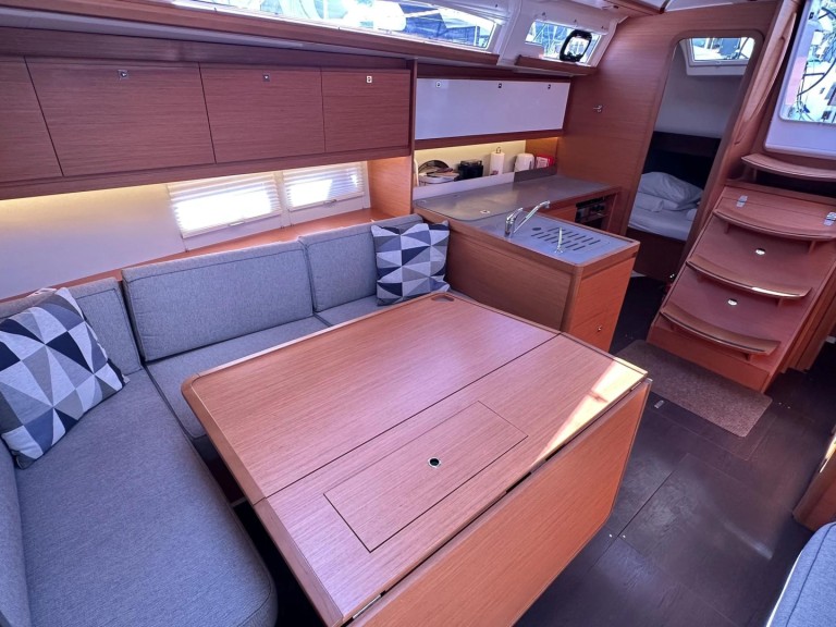 Sailboat hire in Primošten - Dufour Dufour 390 GL