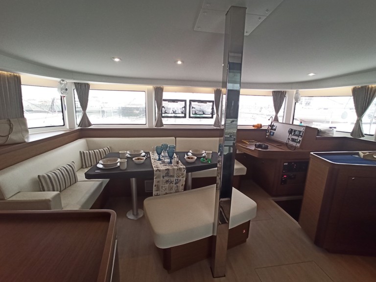 Hire a Lagoon Lagoon 42 Alimos