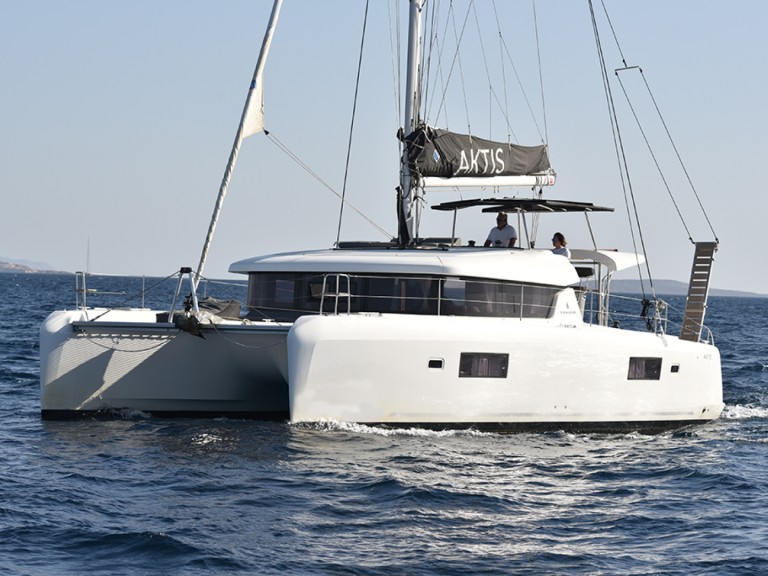 Charter a Lagoon Lagoon 42 in Alimos on Samboat