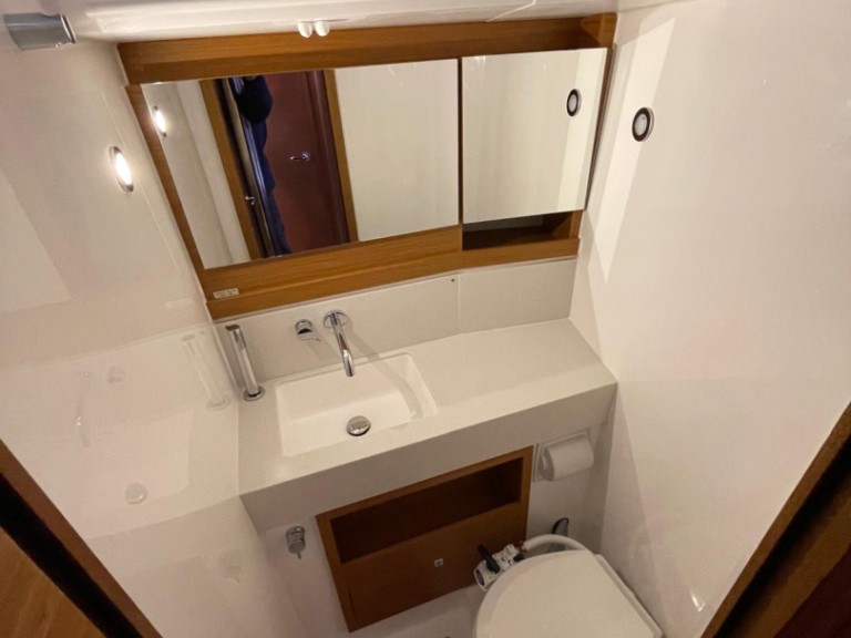 Sailboat to hire Cagliari at the best price