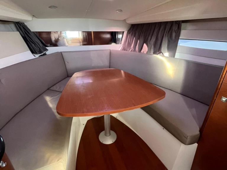 Yacht hire Beaulieu-sur-Mer cheap Leader 8