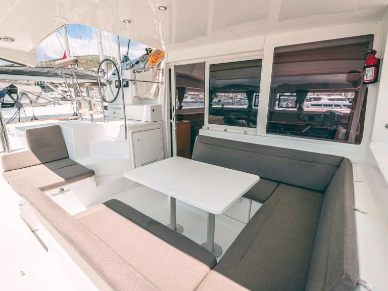 Hire Catamaran Lagoon with a boat licence