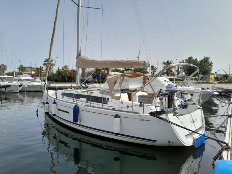 Yacht charter Hyères - Dufour Dufour 380 Grand Large on SamBoat