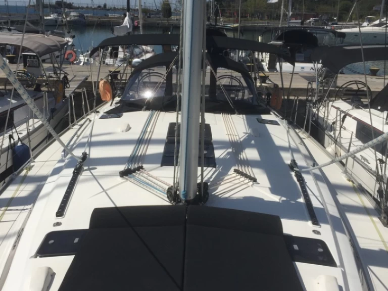 Sailboat to hire Skiathos at the best price