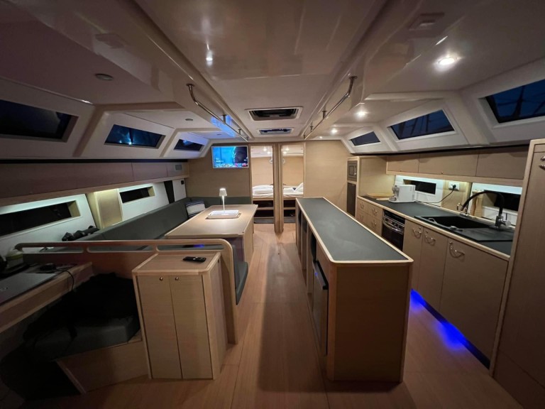 Sailboat to hire Salerno at the best price