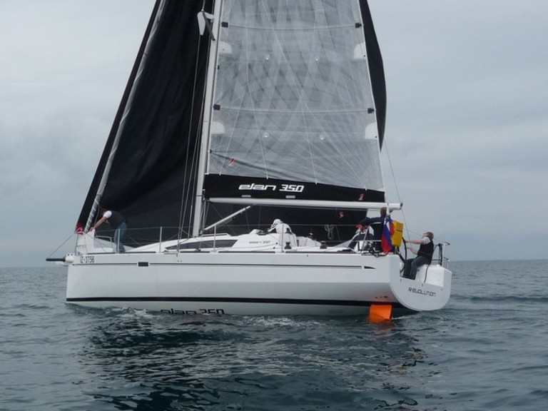 Sailboat hire in Pula - Elan Elan 350 Performance